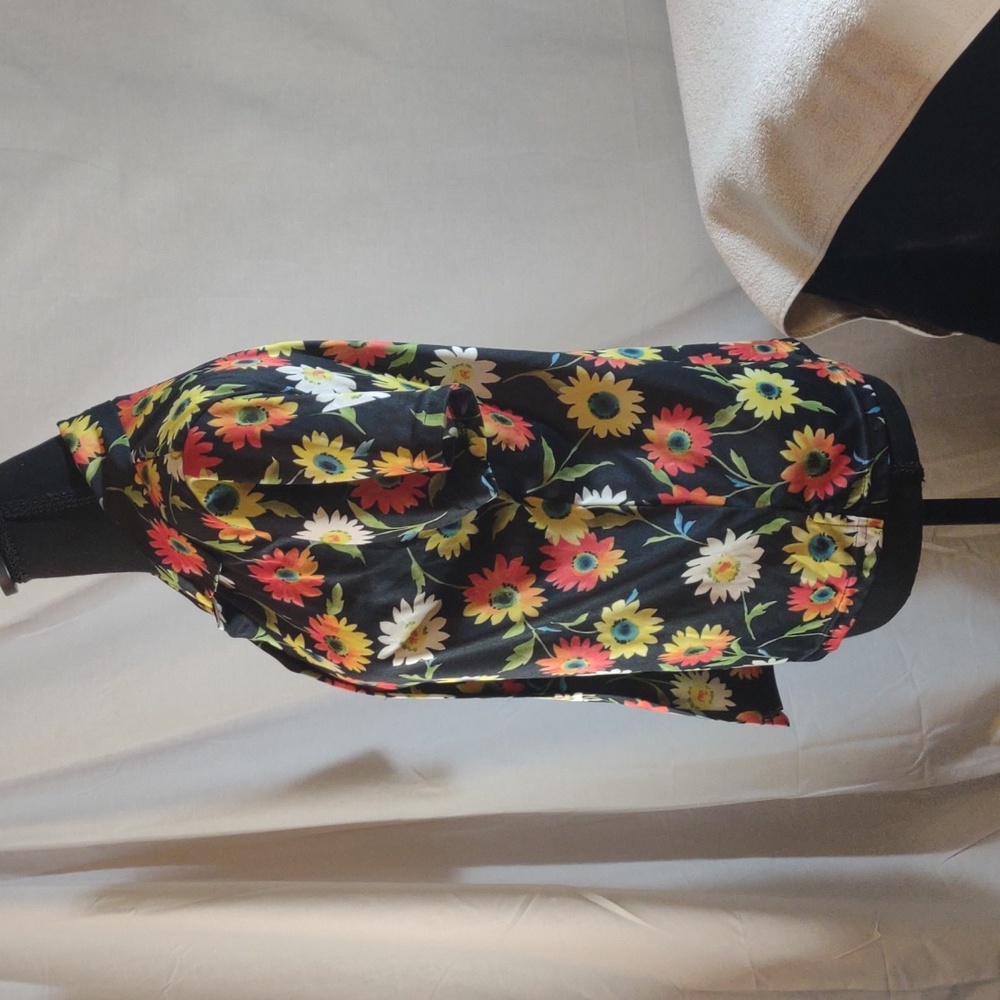 Vintage 70's Black w/Daisies Short Sleeved Button Up Blouse -Modern Edge Sz LG - Picture 8 of 16